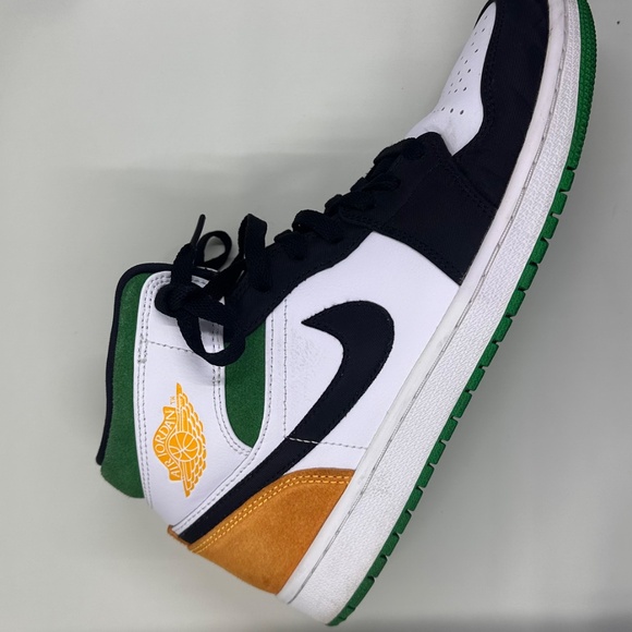 AIR JORDAN 1 MID SE - Picture 2 of 6